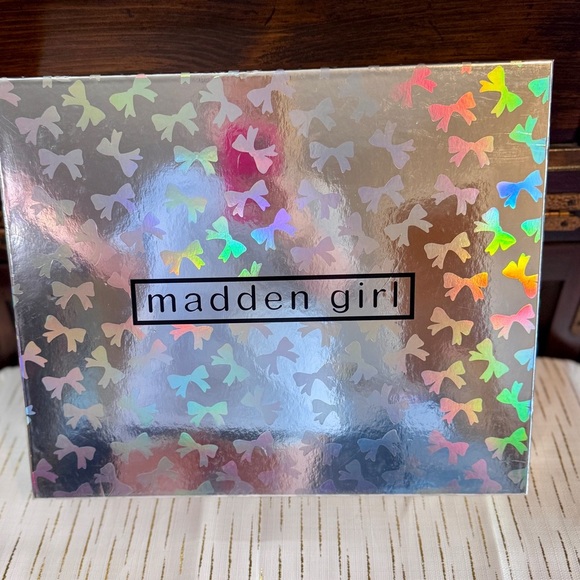 Madden Girl Cherry Embroidered Mini Tote Gift Set – Gift & Holiday Ready - Picture 8 of 9